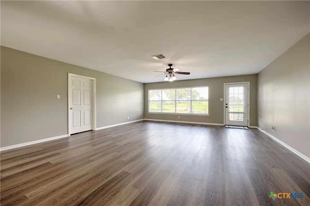 3545 E I 10 Frontage Road Schulenburg, TX 78956