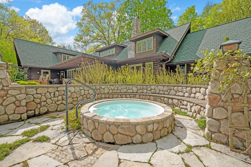 14657 Lakeshore Road Lakeside, MI 49116