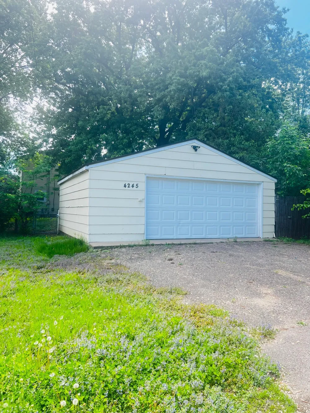 4245 Welcome Avenue Crystal, MN 55422