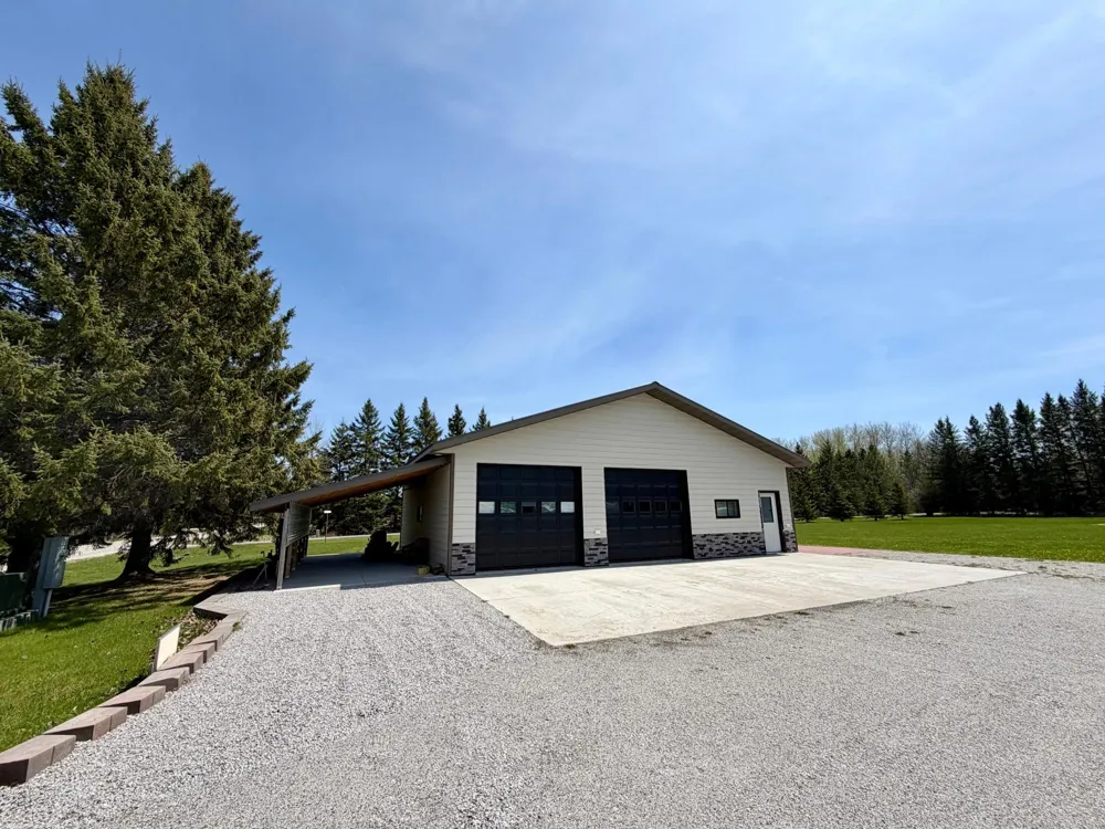 752 Hallberg Street SW Warroad, MN 56763