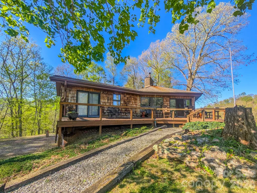 572 Pleasant Valley Road Burnsville, NC 28714