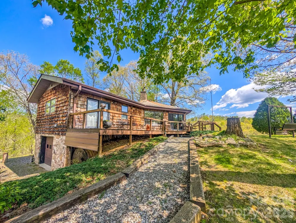572 Pleasant Valley Road Burnsville, NC 28714