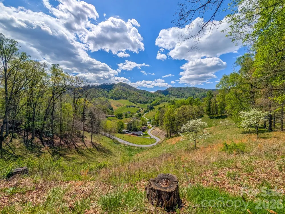 572 Pleasant Valley Road Burnsville, NC 28714