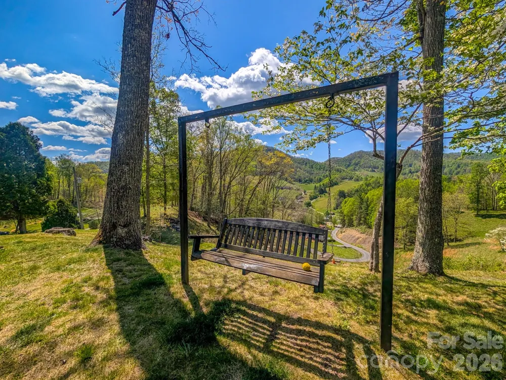 572 Pleasant Valley Road Burnsville, NC 28714