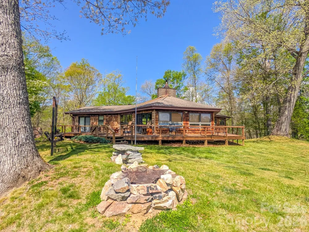 572 Pleasant Valley Road Burnsville, NC 28714