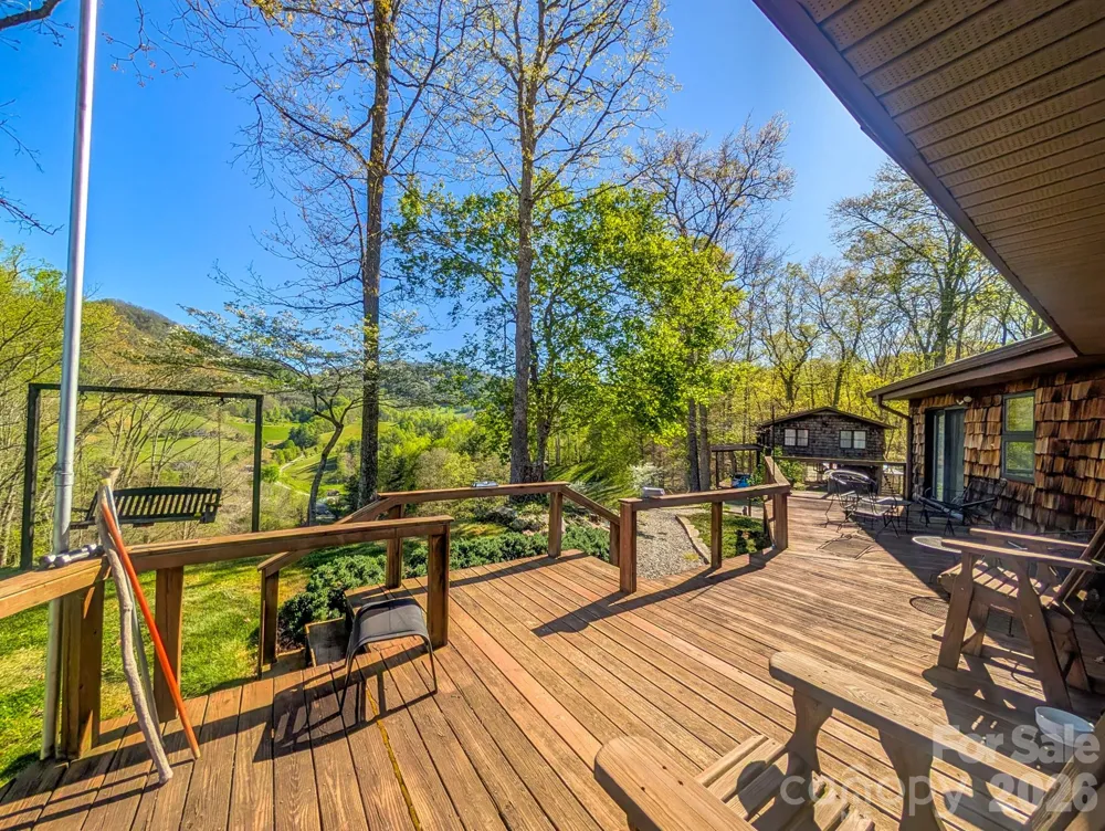 572 Pleasant Valley Road Burnsville, NC 28714