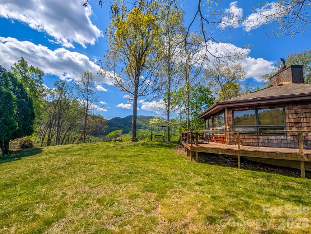 572 Pleasant Valley Road Burnsville, NC 28714