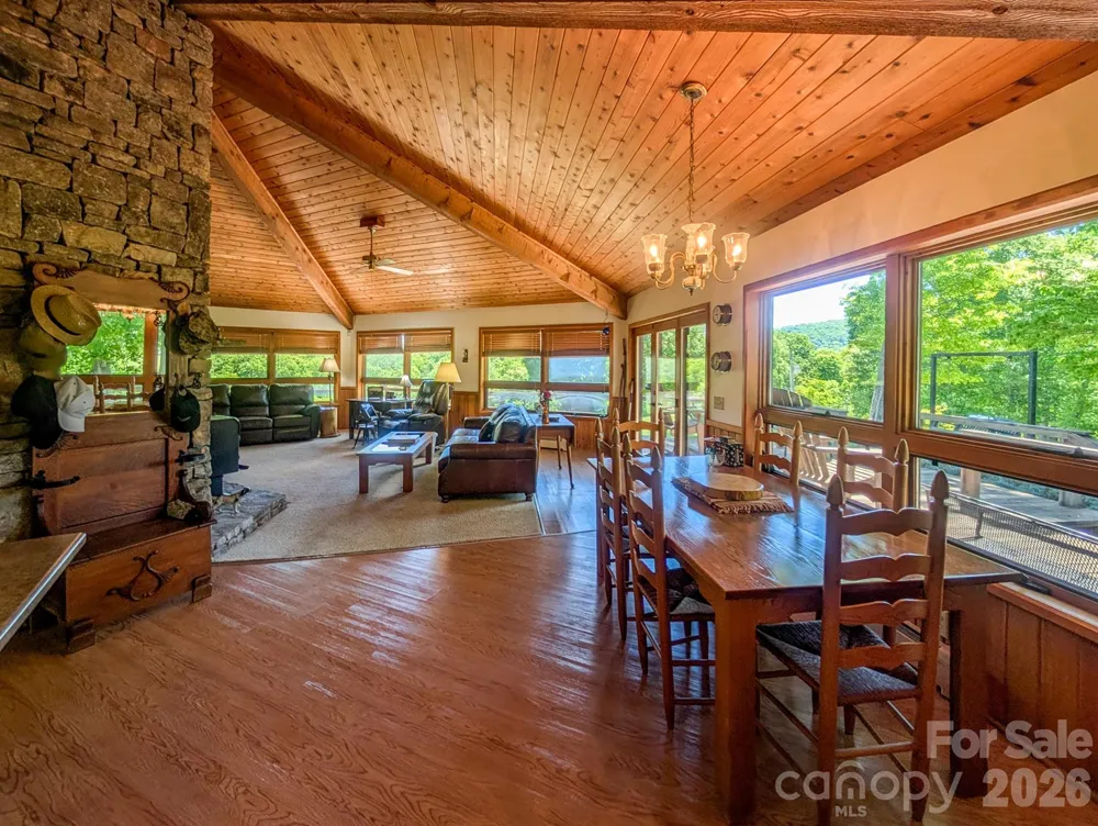 572 Pleasant Valley Road Burnsville, NC 28714