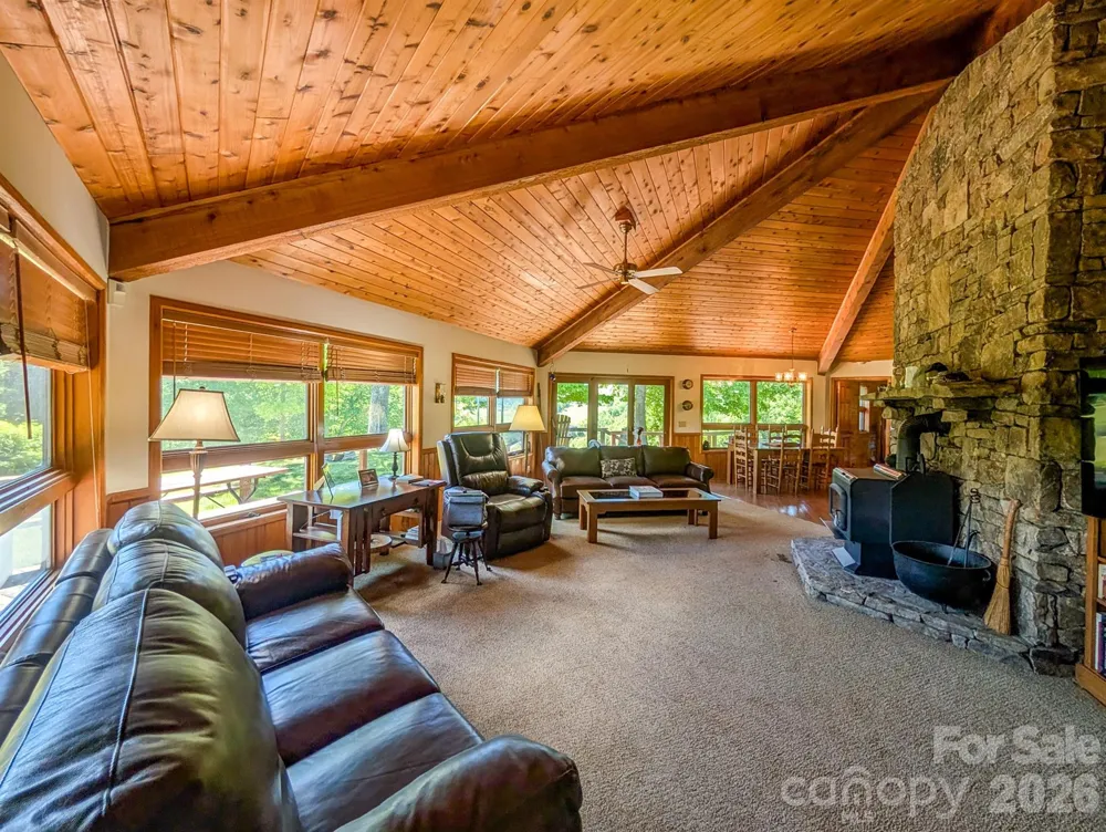 572 Pleasant Valley Road Burnsville, NC 28714