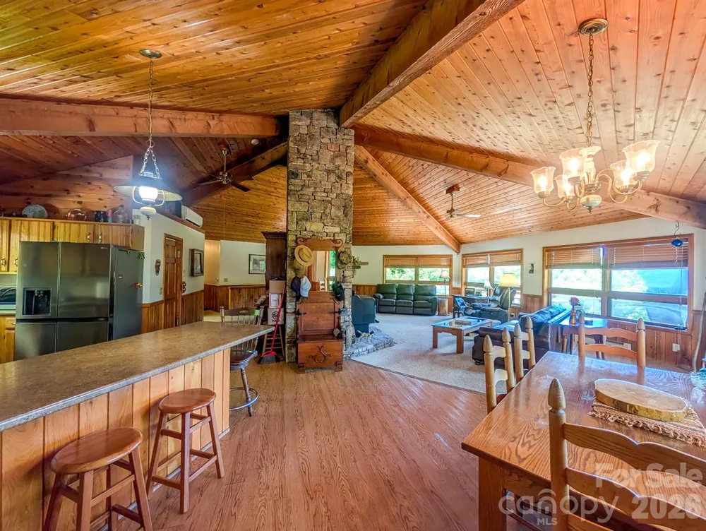 572 Pleasant Valley Road Burnsville, NC 28714