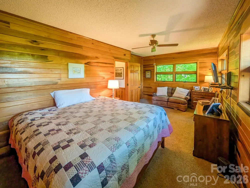 572 Pleasant Valley Road Burnsville, NC 28714