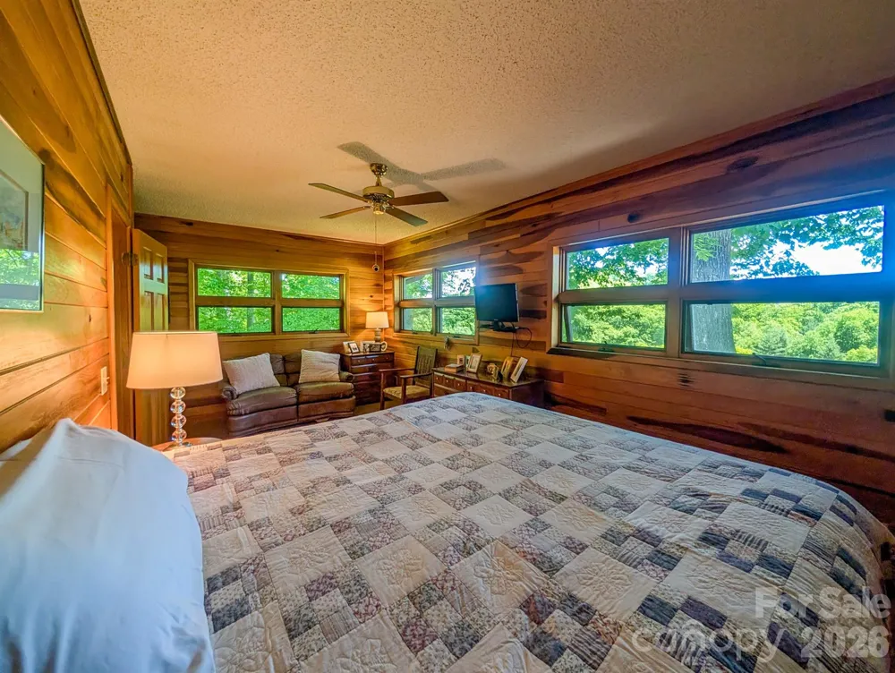 572 Pleasant Valley Road Burnsville, NC 28714