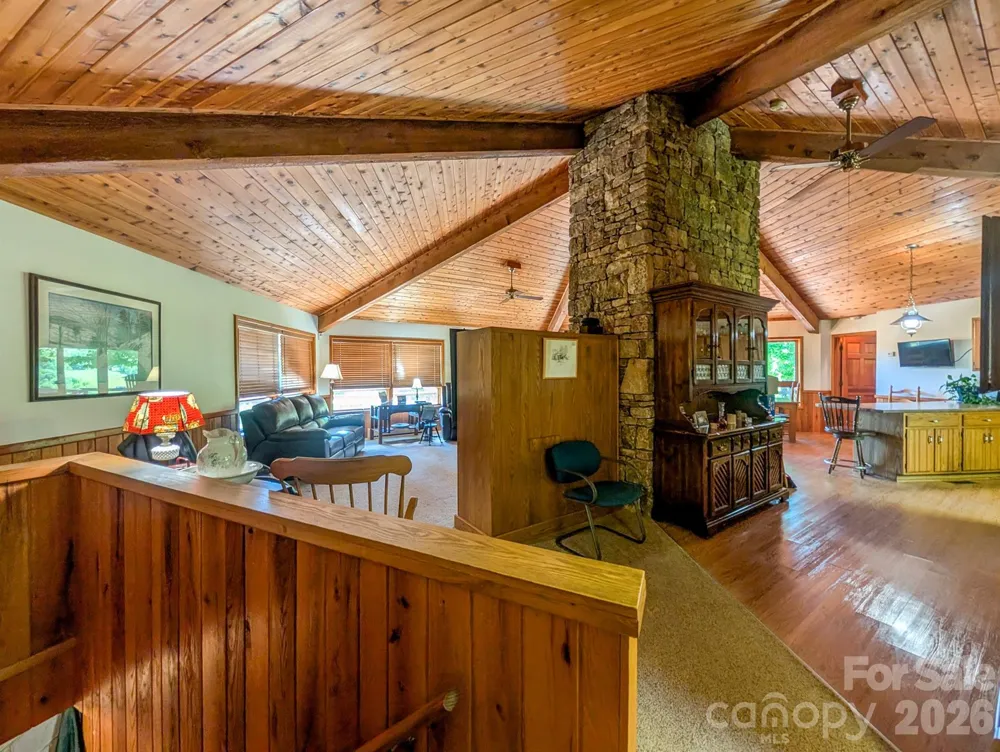 572 Pleasant Valley Road Burnsville, NC 28714