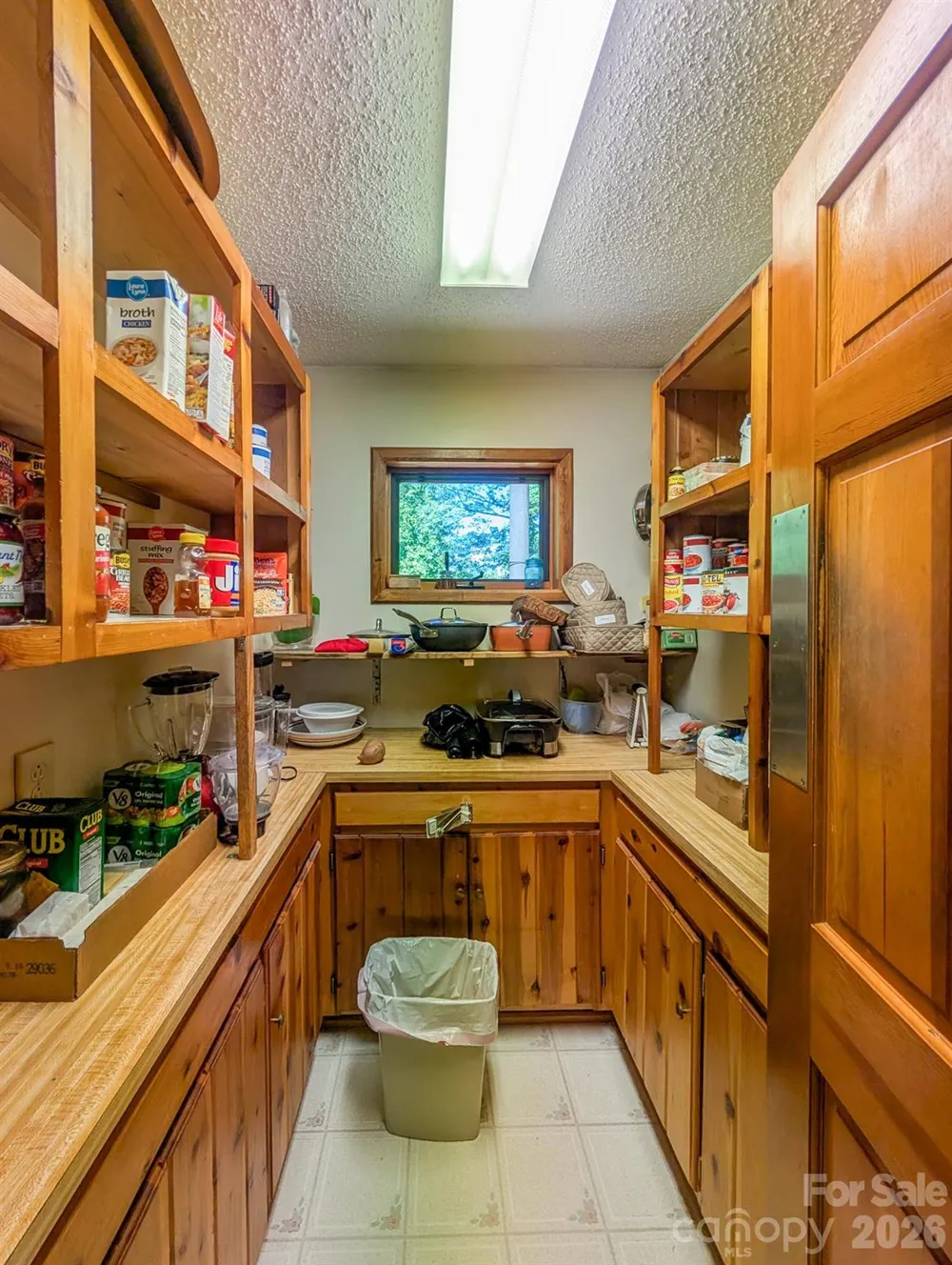572 Pleasant Valley Road Burnsville, NC 28714