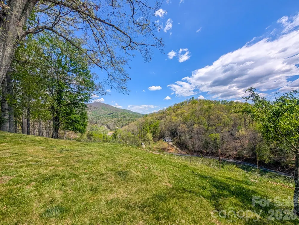 572 Pleasant Valley Road Burnsville, NC 28714