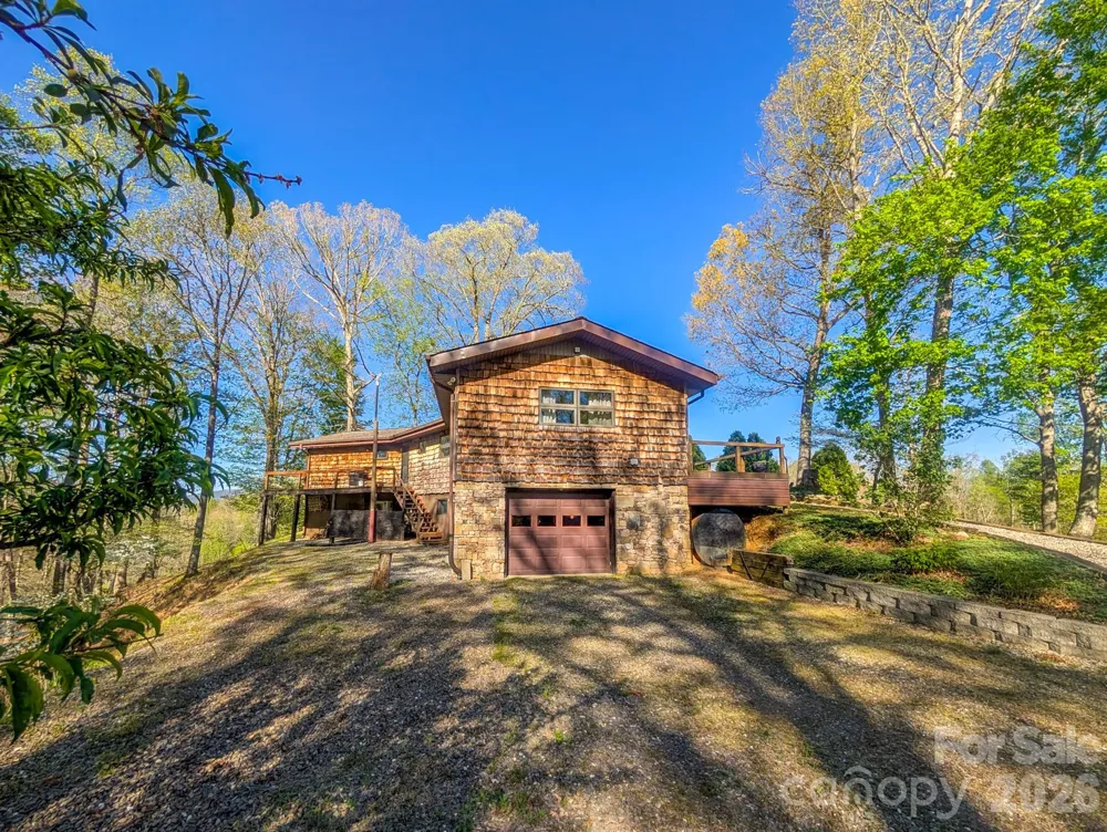 572 Pleasant Valley Road Burnsville, NC 28714