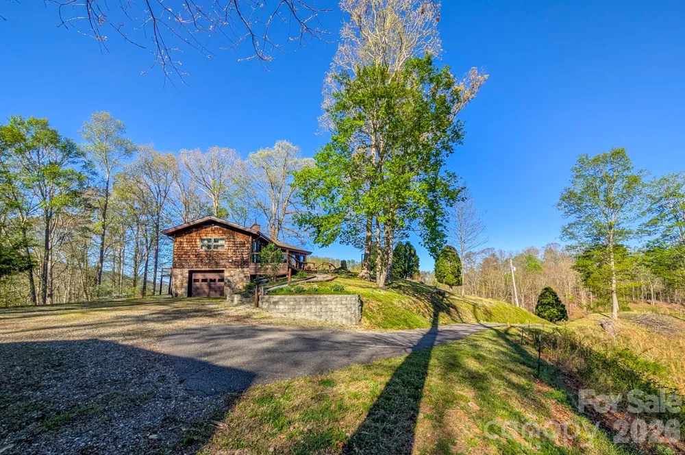 572 Pleasant Valley Road Burnsville, NC 28714