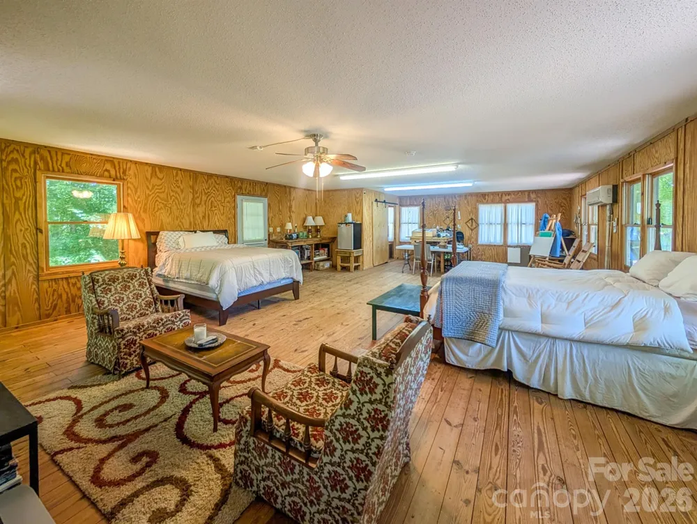 572 Pleasant Valley Road Burnsville, NC 28714