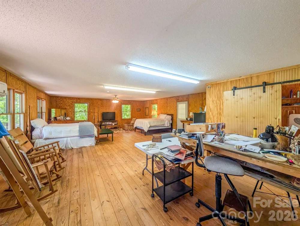 572 Pleasant Valley Road Burnsville, NC 28714