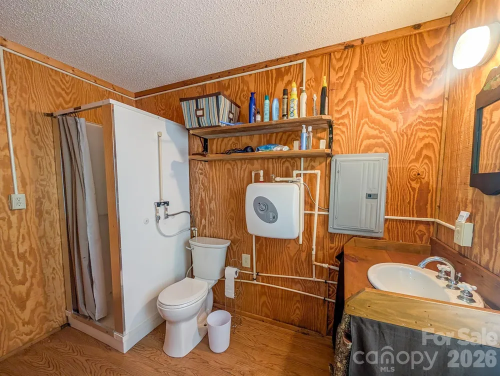 572 Pleasant Valley Road Burnsville, NC 28714