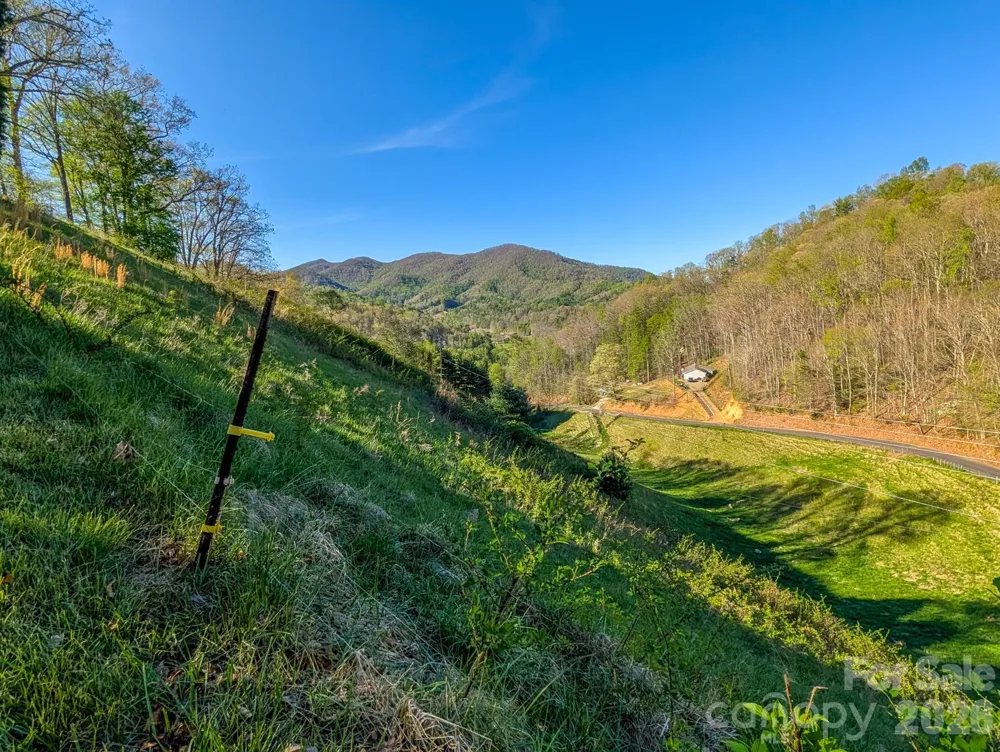 572 Pleasant Valley Road Burnsville, NC 28714