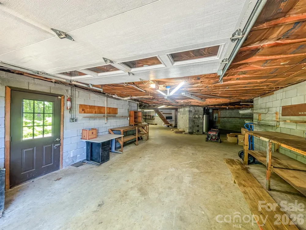 572 Pleasant Valley Road Burnsville, NC 28714