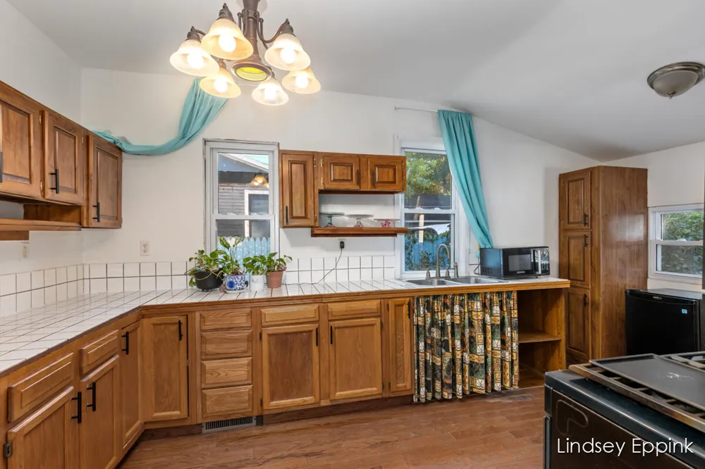 13764 W Ave E Vicksburg, MI 49097