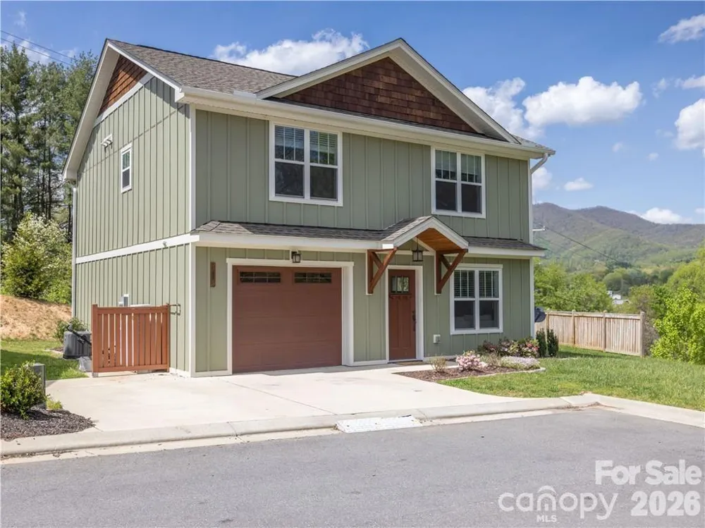 101 Towne Place Clyde, NC 28721