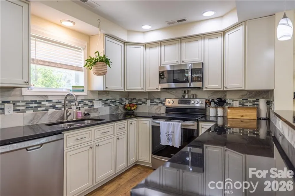 101 Towne Place Clyde, NC 28721