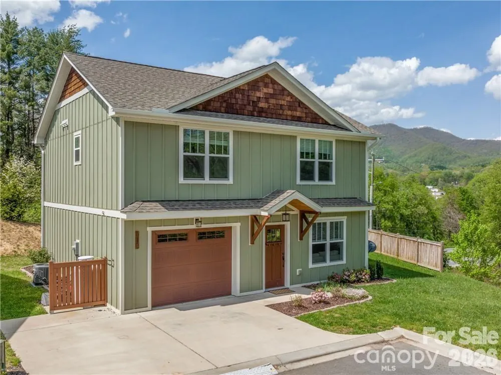 101 Towne Place Clyde, NC 28721