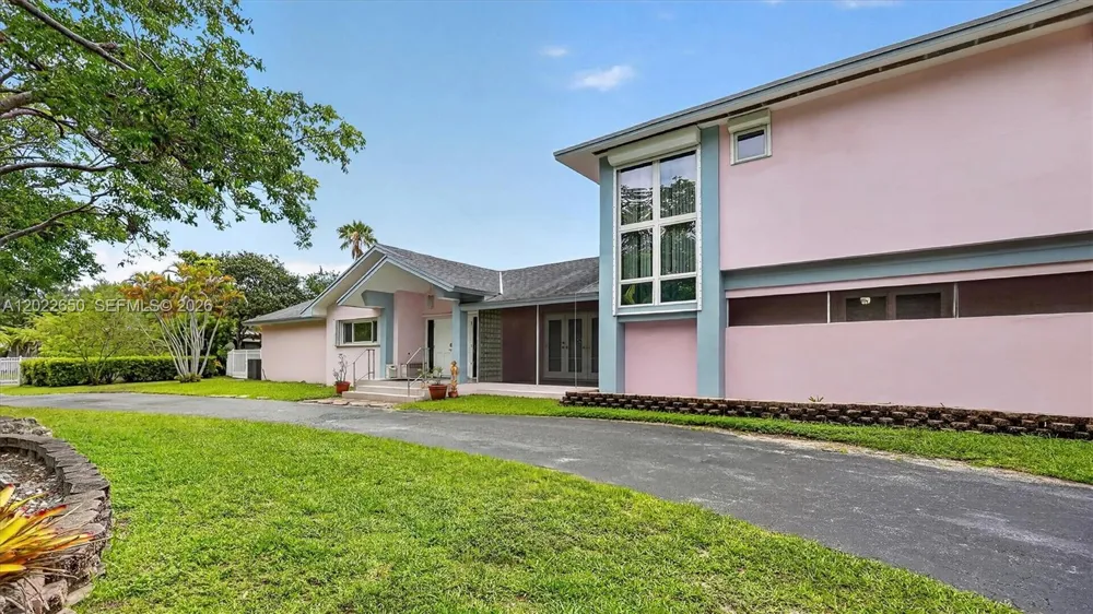 11651 SW 64th Ave Pinecrest, FL 33156