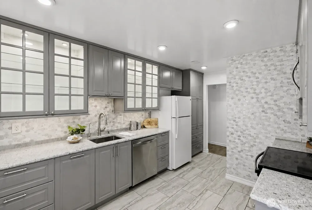 1737 Harbor Avenue #S-306 Seattle, WA 98126