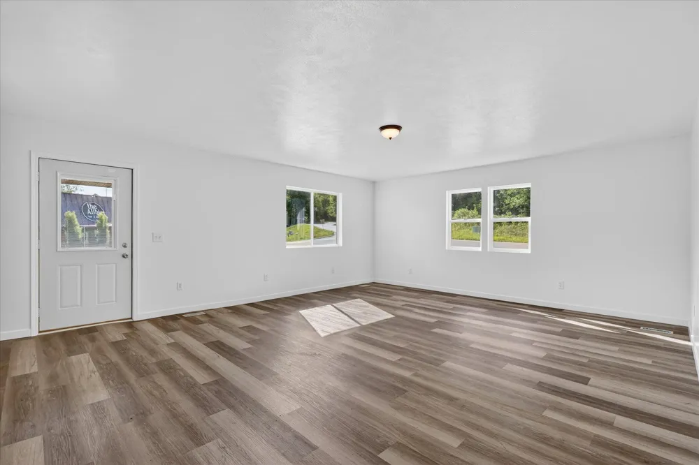 1387 E Riverside Drive Ionia, MI 48846