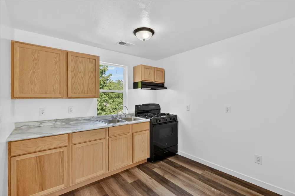 1387 E Riverside Drive Ionia, MI 48846