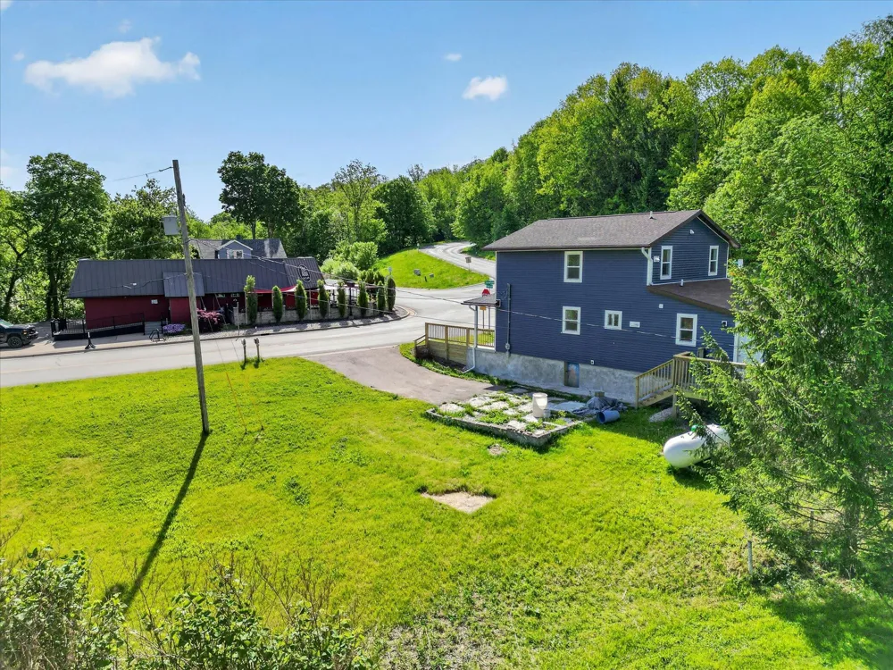 1387 E Riverside Drive Ionia, MI 48846