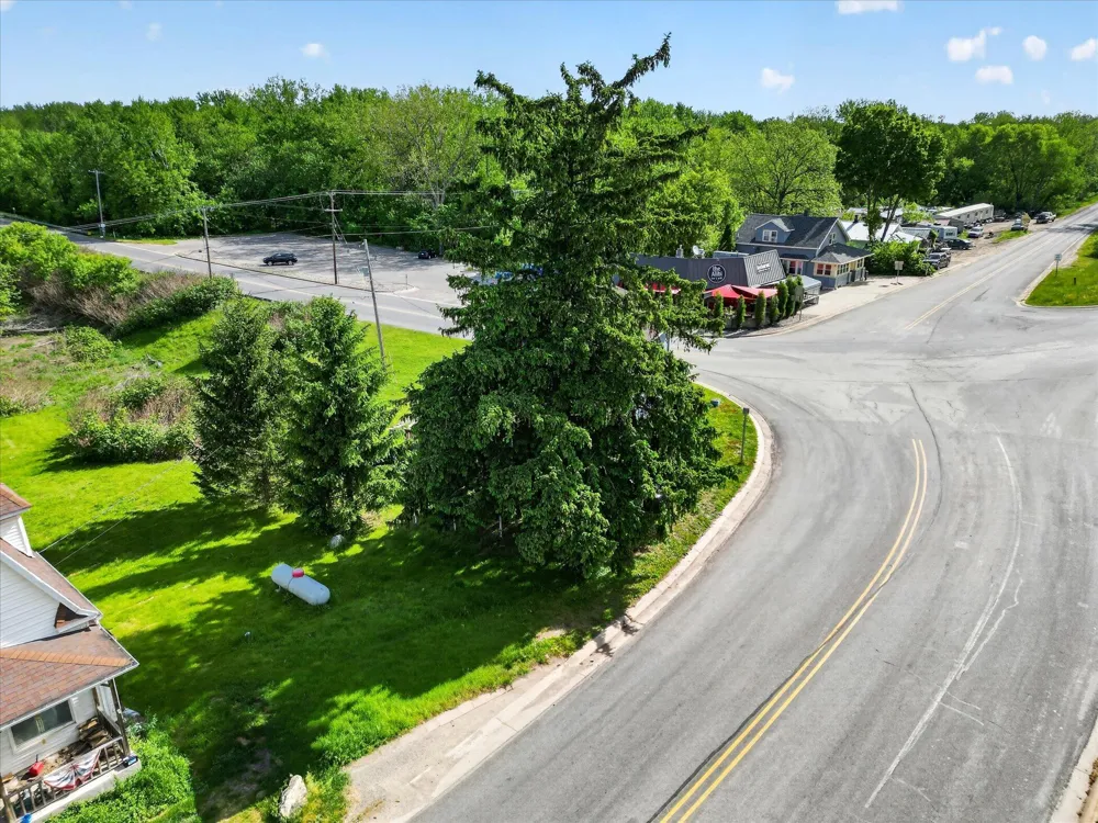 1387 E Riverside Drive Ionia, MI 48846
