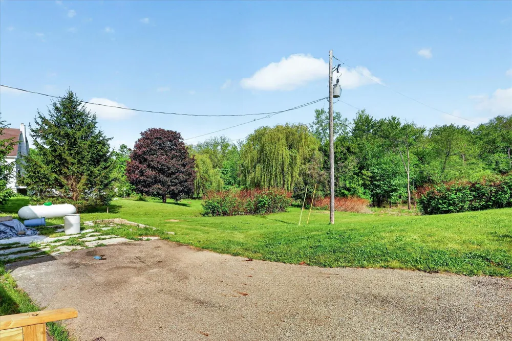 1387 E Riverside Drive Ionia, MI 48846