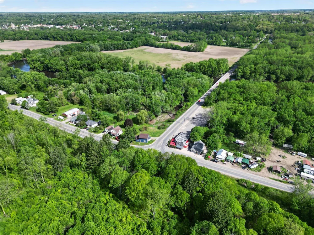 1387 E Riverside Drive Ionia, MI 48846