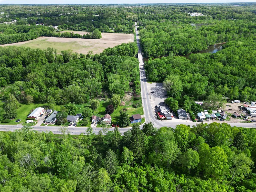 1387 E Riverside Drive Ionia, MI 48846