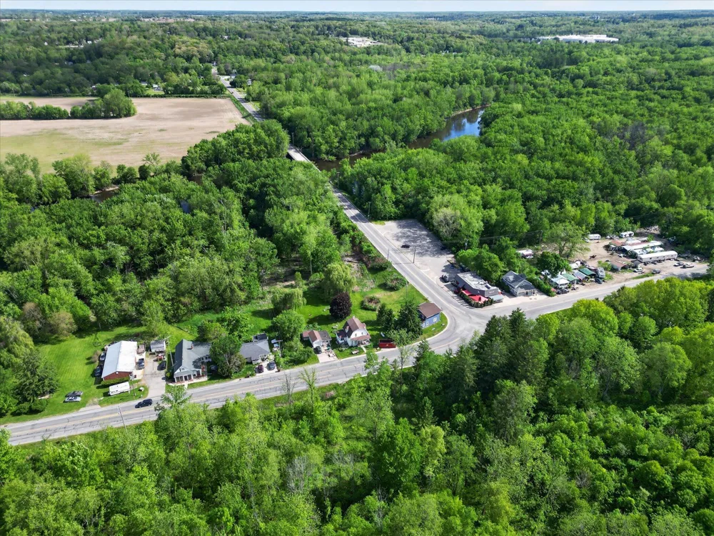 1387 E Riverside Drive Ionia, MI 48846