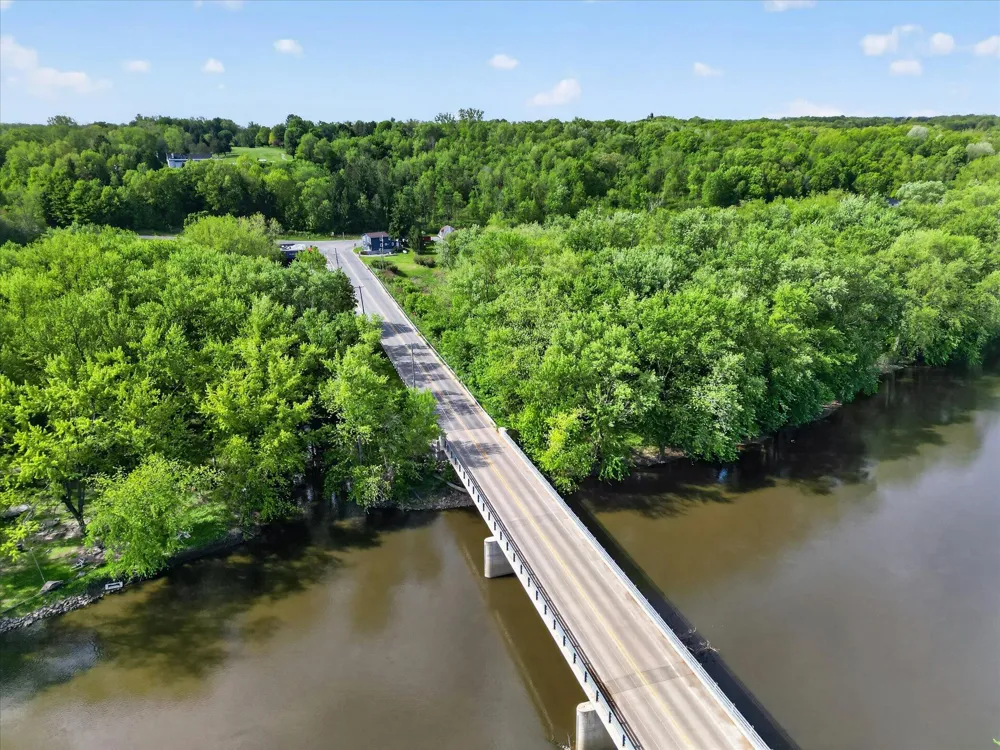 1387 E Riverside Drive Ionia, MI 48846