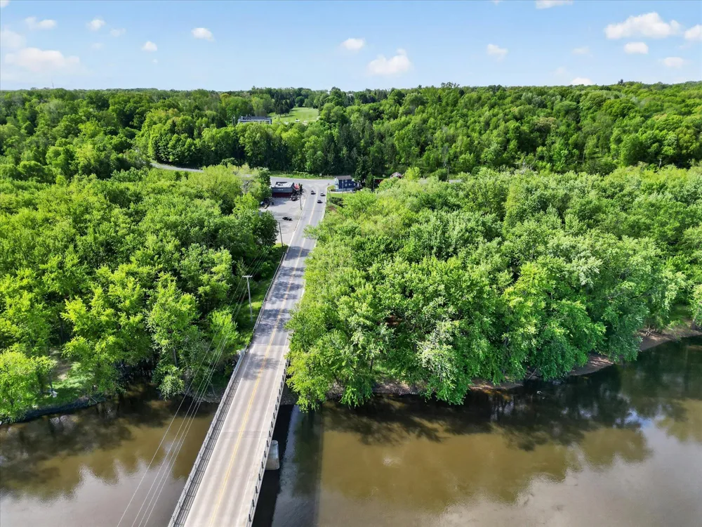 1387 E Riverside Drive Ionia, MI 48846