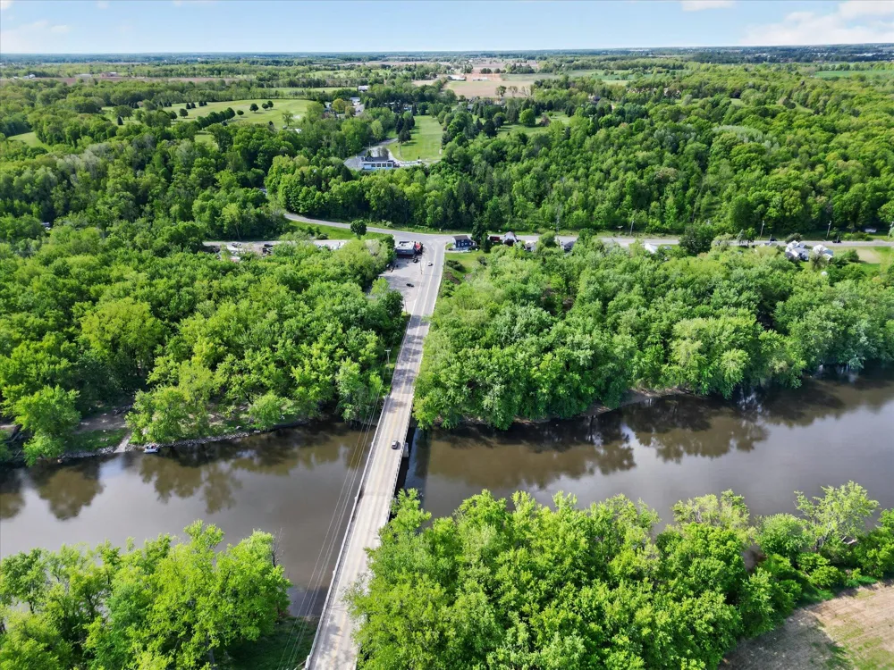1387 E Riverside Drive Ionia, MI 48846