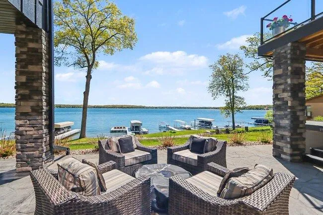4630 E Gull Lake Drive Hickory Corners, MI 49060