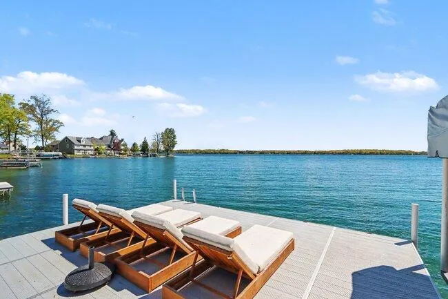 4630 E Gull Lake Drive Hickory Corners, MI 49060