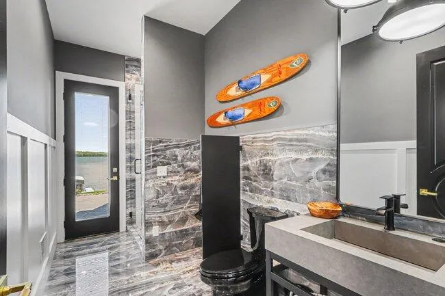 4630 E Gull Lake Drive Hickory Corners, MI 49060