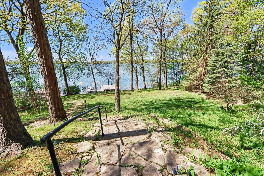 4630 E Gull Lake Drive Hickory Corners, MI 49060