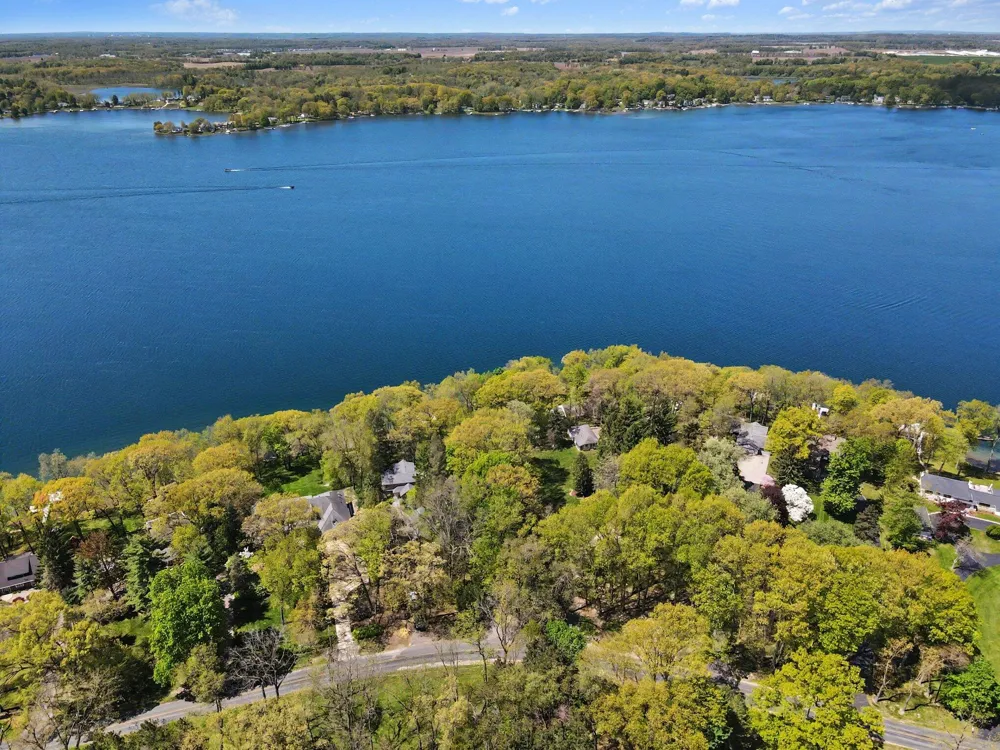 4630 E Gull Lake Drive Hickory Corners, MI 49060