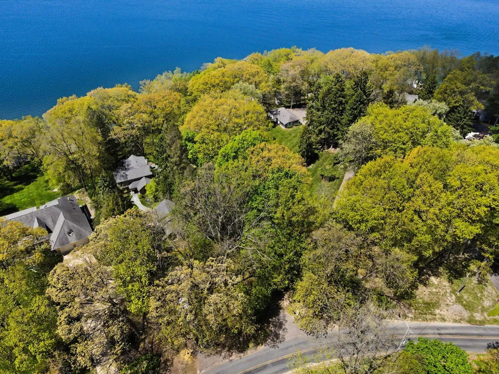 4630 E Gull Lake Drive Hickory Corners, MI 49060