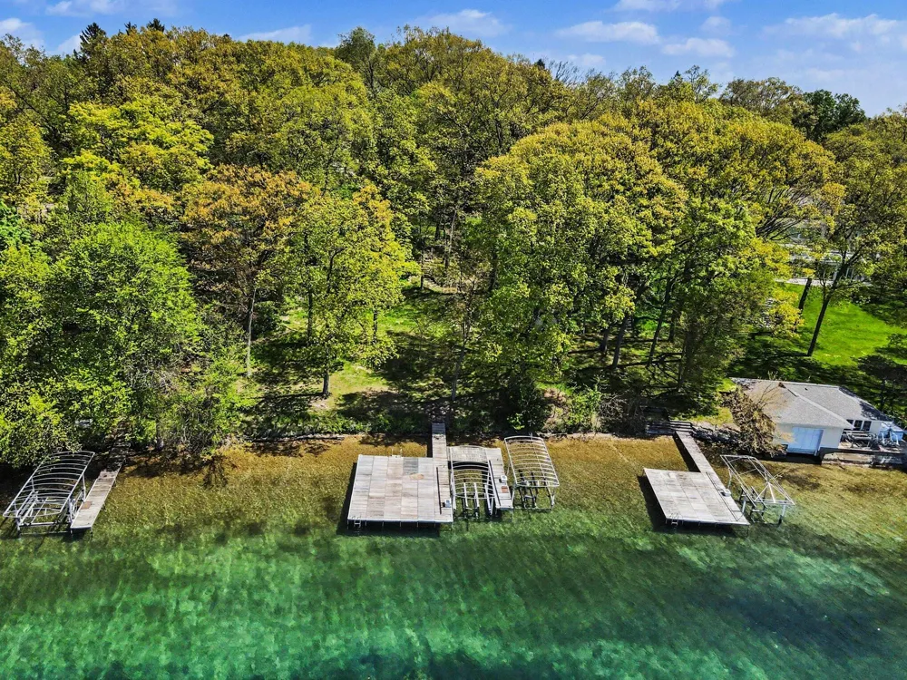 4630 E Gull Lake Drive Hickory Corners, MI 49060